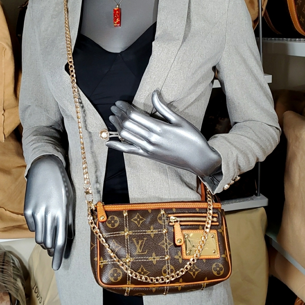 Authentic Louis Vuitton Limited Edition Riveting Pochette Accessories